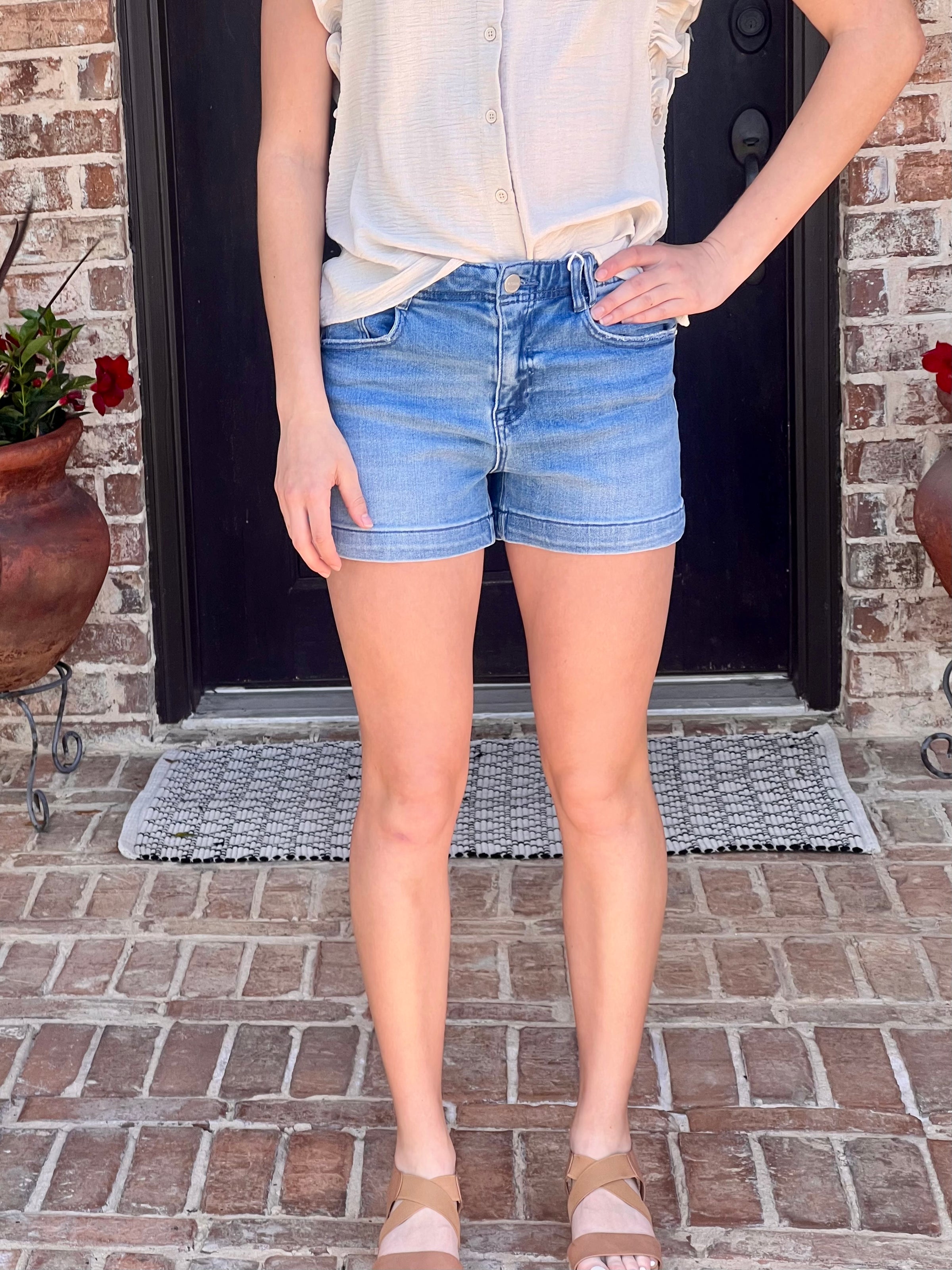 Risen | Medium Mid Rise Relaxed Shorts